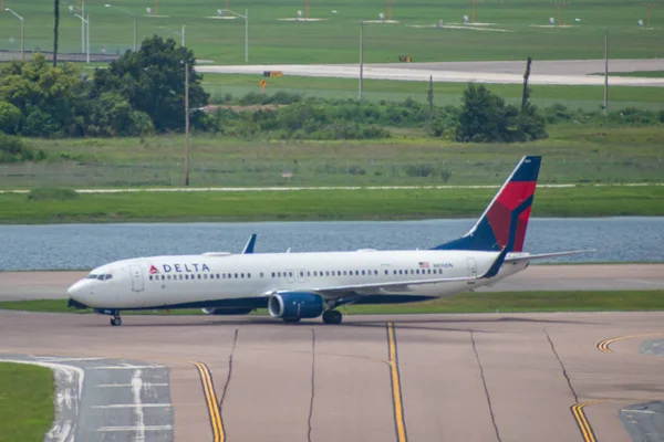 Orlando Florida Juli 2019 Delta Airlines Flugzeuge Auf Der Landebahn — Stockfoto