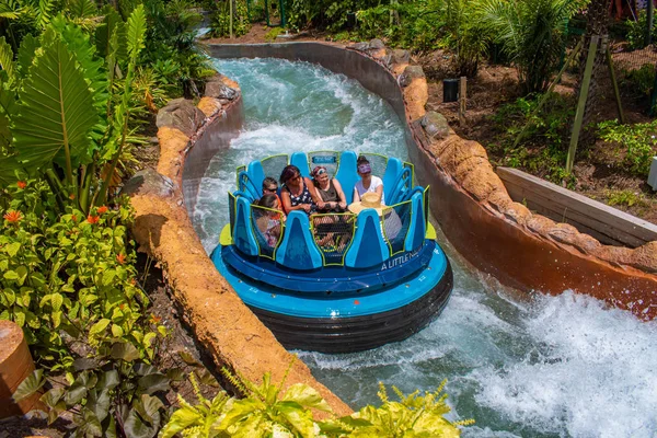 Orlando Florida Julio 2019 Personas Disfrutando Atracción Acuática Infinity Falls — Foto de Stock