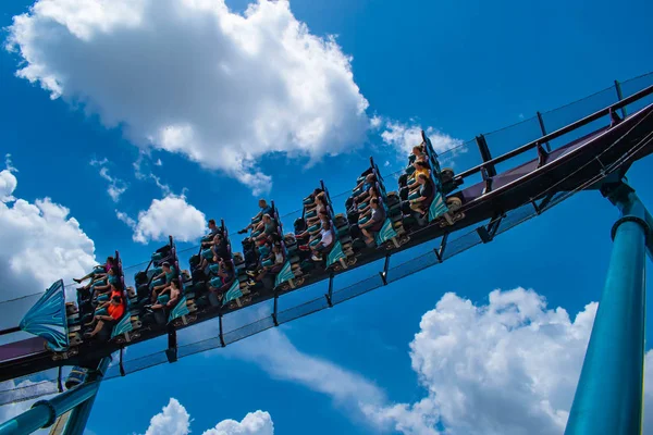 Orlando Florida Július 2019 Felülnézet Emberek Élvezik Elképesztő Mako Rollercoaster — Stock Fotó
