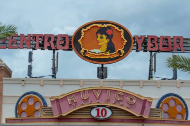 Tampa Körfezi, Florida. Temmuz 12, 2019 tarihi bölgede Vintage Centro Ybor tabelası 1