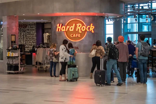 Tampa Bay Florida Julho 2019 Pessoas Que Entram Hard Rock — Fotografia de Stock