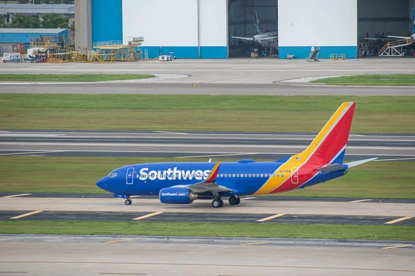 Tampa Bay Florida Juli 2019 Südwest Flugzeug Auf Der Landebahn — Stockfoto