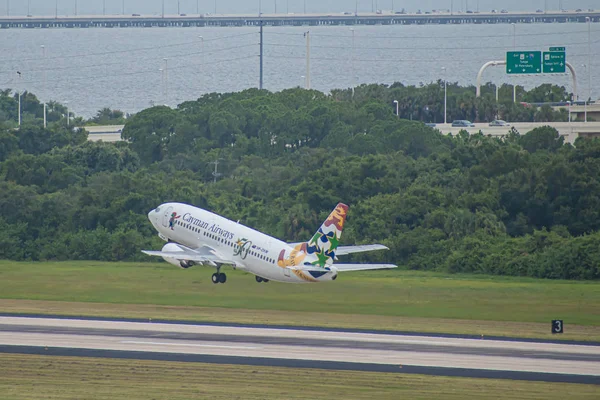 Tampa Bay Florida Julho 2019 Cayman Airlines Com Partida Tampa — Fotografia de Stock