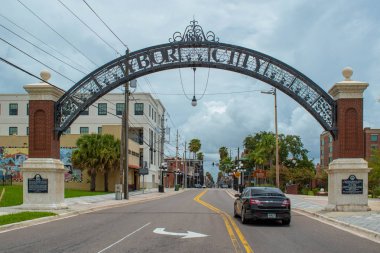 Tampa Körfezi, Florida. 12 Temmuz 2019 tarihi bölgesinde 7 Aveneu Ybor şehir kemeri 4.
