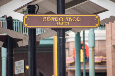 Tampa Körfezi, Florida. 12 Temmuz 2019 Ybor City 'de Centro Ybor Istasyonu işareti