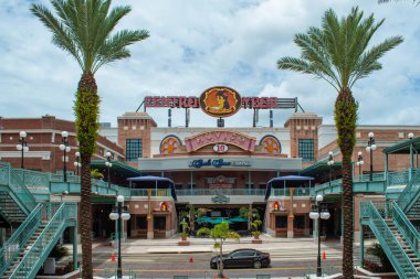 Tampa Körfezi, Florida. Temmuz 12, 2019 Centro Ybor Binası ve 8 Aveneu Ybor City panoramik görünümü