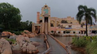 Orlando, Florida 'da. 03 Temmuz 2019. İnsanlar SeaWorld 3 Atlantis su cazibe müthiş Joruney zevk