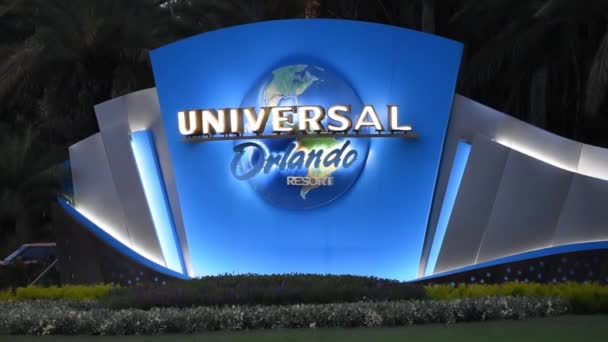 Orlando Florida Juli 2019 Beleuchtete Universal Studios Schild Und Logo — Stockvideo