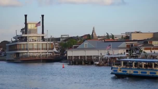 Orlando Florida Juli 2019 Taxiboot Segeln Auf Sonnenuntergang Hintergrund See — Stockvideo