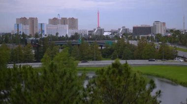 Orlando, Florida 'da. Temmuz 16, 2019 CityWalk Park 'dan Uluslararası sürücü ve Universal Bulvarı panoramik görünümü.