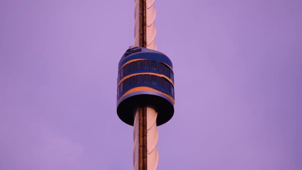 Orlando Florida Julio 2019 Sky Tower Ascendiendo Fondo Del Atardecer — Vídeo de stock