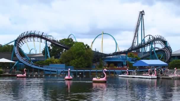 Orlando Florida Haziran 2019 Seaworld Yüzen Teknelerin Muhteşem Mako Rollercoaster — Stok video