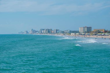 Daytona Beach Florida. 07 Temmuz 2019 Main Street Pier 1 ' den Daytona Plajı 'nın panoramik manzarası