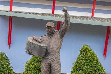 Daytona, Florida 'da. 18 Temmuz 2019. Daytona International Speedway 2 ' de Dale Earnhardt heykeli