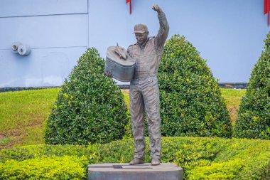 Daytona, Florida 'da. 18 Temmuz 2019. Daytona International Speedway 5 ' de Dale Earnhardt heykeli