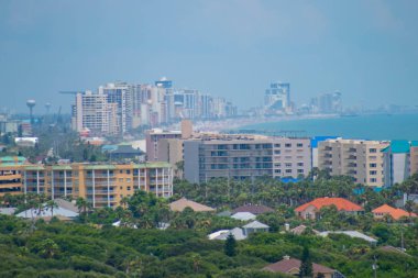 Ponce de Leon giriş, Florida. 19 Temmuz 2019 Ponce deniz feneri 'nden Daytona Beach bölgesinin panoramik manzarası.