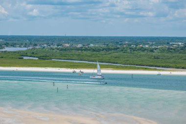 Ponce de Leon giriş, Florida. 19 Temmuz 2019 deniz feneri Halifax nehirde yelkenli yelken panoramik görünümü.