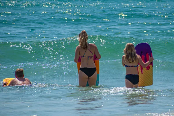 Daytona Beach Florida July 2019 Family Surfboard Enjoying Waves — Stock Photo, Image