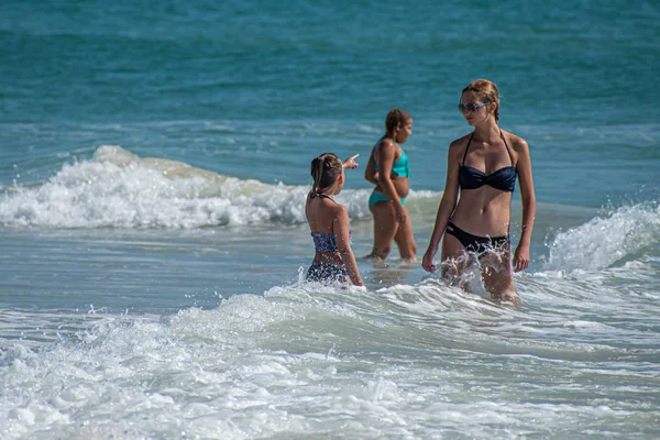 Daytona Beach Florida Julho 2019 Mãe Filha Curtindo Brincando Com — Fotografia de Stock