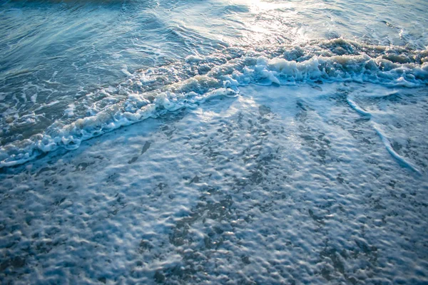 Daytona Beach Florida. Temmuz 07, 2019 sahil üzerinde çökmesini dalgalar 1.