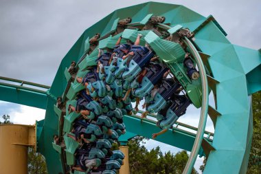 Orlando, Florida 'da. 25 Temmuz 2019. İnsanlar SeaWorld 1 de eğlenceli şaşırtıcı Kraken Rollercoaster sahip