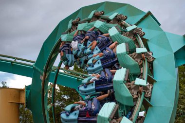 Orlando, Florida 'da. 25 Temmuz 2019. İnsanlar SeaWorld 5 eğlenceli şaşırtıcı Kraken Rollercoaster sahip