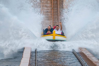 Orlando, Florida 'da. 25 Temmuz 2019. İnsanlar eğlence ile Atlantis Journey, muhteşem SeaWorld 14 sıçraması ile