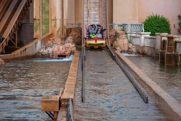 Orlando Florida Julio 2019 Gente Disfrutando Joruney Atlantis Seaworld — Foto de Stock