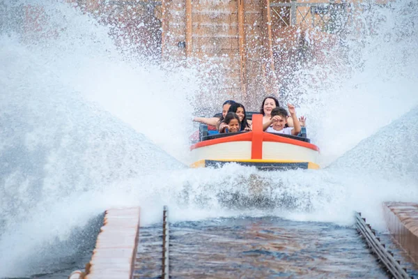 Orlando Florida Julio 2019 Gente Divirtiéndose Viaje Atlantis Con Espectaculares — Foto de Stock