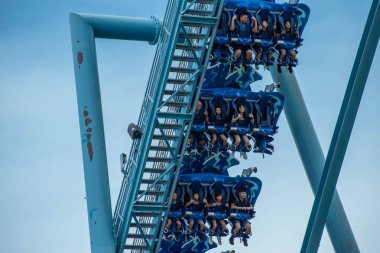 Orlando, Florida. 26 Temmuz 2019. İnsanlar Seaworld (17) yaz tatili sırasında Manta Ray rollercoaster zevk)