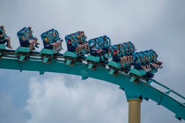 Orlando, Florida. 26 Temmuz 2019. İnsanlar Seaworld (2 eğlenceli inanılmaz Kraken rollercoaster sahip).