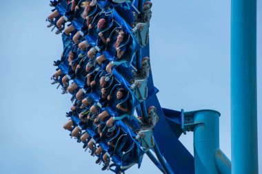 Orlando, Florida. 26 Temmuz 2019. İnsanlar çığlık, gülme ve Seaworld (13) de Manta Ray rollercoaster zevk)