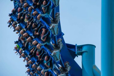 Orlando, Florida. 26 Temmuz 2019. İnsanlar çığlık, gülme ve Seaworld (27) de Manta Ray rollercoaster zevk)