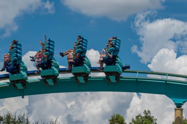 Orlando, Florida. 31 Temmuz 2019. İnsanlar Seaworld (6 yaz tatili sırasında inanılmaz Kraken rollercoaster zevk).