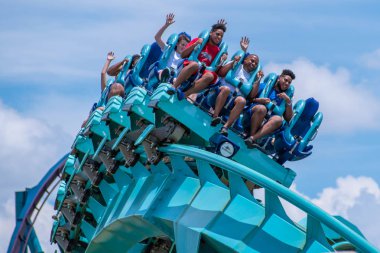 Orlando, Florida. 31 Temmuz 2019. İnsanlar Seaworld (24 de yaz tatili sırasında inanılmaz Kraken rollercoaster zevk)