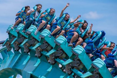 Orlando, Florida. 31 Temmuz 2019. İnsanlar Seaworld (27) yaz tatili sırasında inanılmaz Kraken rollercoaster zevk).