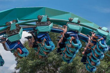Orlando, Florida. 31 Temmuz 2019. İnsanlar Seaworld (39) yaz tatili sırasında inanılmaz Kraken rollercoaster zevk).