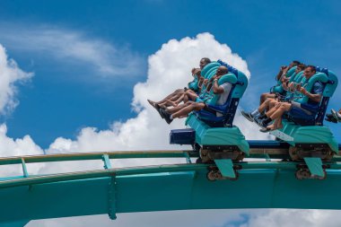 Orlando, Florida. 31 Temmuz 2019. İnsanlar Seaworld (45 yaz tatili sırasında inanılmaz Kraken rollercoaster zevk)