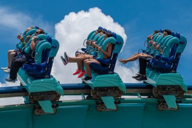 Orlando, Florida. 31 Temmuz 2019. İnsanlar Seaworld (47 de yaz tatili sırasında inanılmaz Kraken rollercoaster zevk).