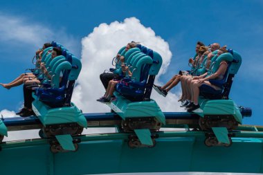 Orlando, Florida. 31 Temmuz 2019. İnsanlar Seaworld (48) yaz tatili sırasında inanılmaz Kraken rollercoaster zevk).