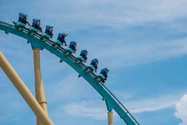 Orlando, Florida. 31 Temmuz 2019. İnsanlar Seaworld (52 yaz tatili sırasında inanılmaz Kraken rollercoaster zevk).