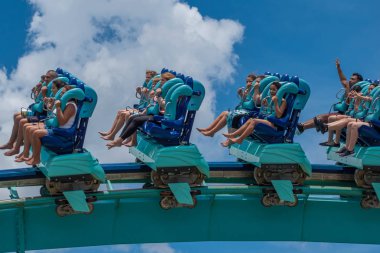 Orlando, Florida. 31 Temmuz 2019. İnsanlar Seaworld (56 yaz tatili sırasında inanılmaz Kraken rollercoaster zevk).