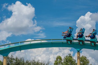 Orlando, Florida. 31 Temmuz 2019. İnsanlar Seaworld (67 yaz tatili sırasında inanılmaz Kraken rollercoaster zevk).