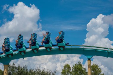 Orlando, Florida. 31 Temmuz 2019. İnsanlar Seaworld (71) yaz tatili sırasında inanılmaz Kraken rollercoaster zevk)