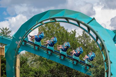 Orlando, Florida. 31 Temmuz 2019. İnsanlar Seaworld (72 yaz tatili sırasında inanılmaz Kraken rollercoaster zevk).