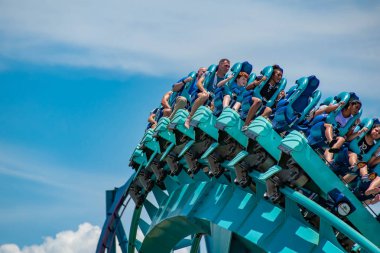 Orlando, Florida. 31 Temmuz 2019. İnsanlar Seaworld (35) yaz tatili sırasında Kraken rollercoaster sürme zevk)