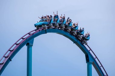 Orlando, Florida. 31 Temmuz 2019. Seaworld yaz tatili sırasında Mako rollercoaster sürme zevk İnsanlar (24)