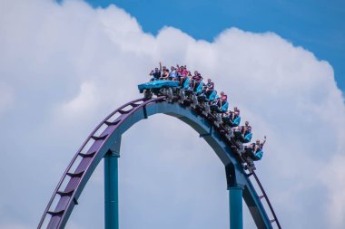Orlando, Florida. 31 Temmuz 2019. İnsanlar Seaworld 11 yaz tatili sırasında müthiş Mako rollercoaster zevk).