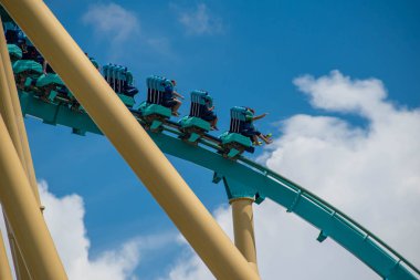 Orlando, Florida. 31 Temmuz 2019. İnsanlar Seaworld (31) de eğlenceli inanılmaz Kraken rollercoaster sahip)