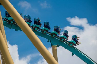 Orlando, Florida. 31 Temmuz 2019. İnsanlar Seaworld (32) de eğlenceli inanılmaz Kraken rollercoaster sahip).